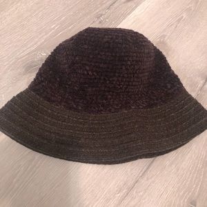 Womens brimmed hat for winter weather. Dark Brown- One Size. Velvet material